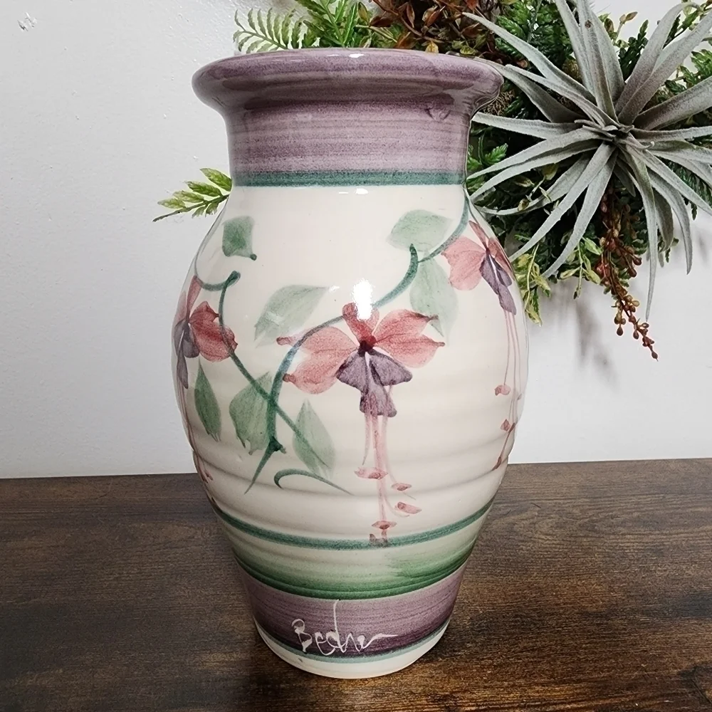 VINTAGE HANDMADE VASE Floral American Artisan Pottery Olde Towne BLEEDING HEART.
